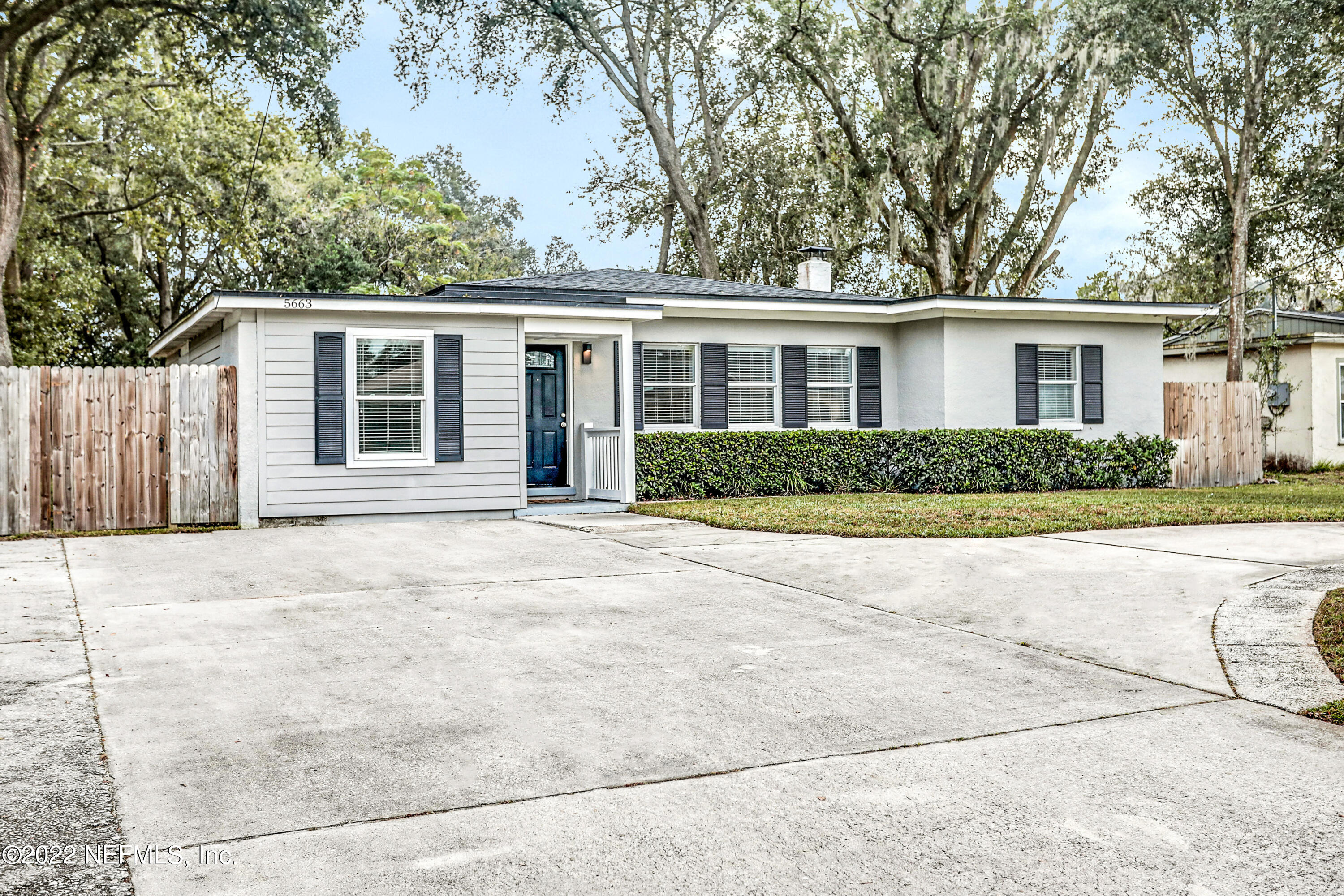 5663 Graywood Road Jacksonville, FL 32207 - Photo 3 of 30 LJ9A1834