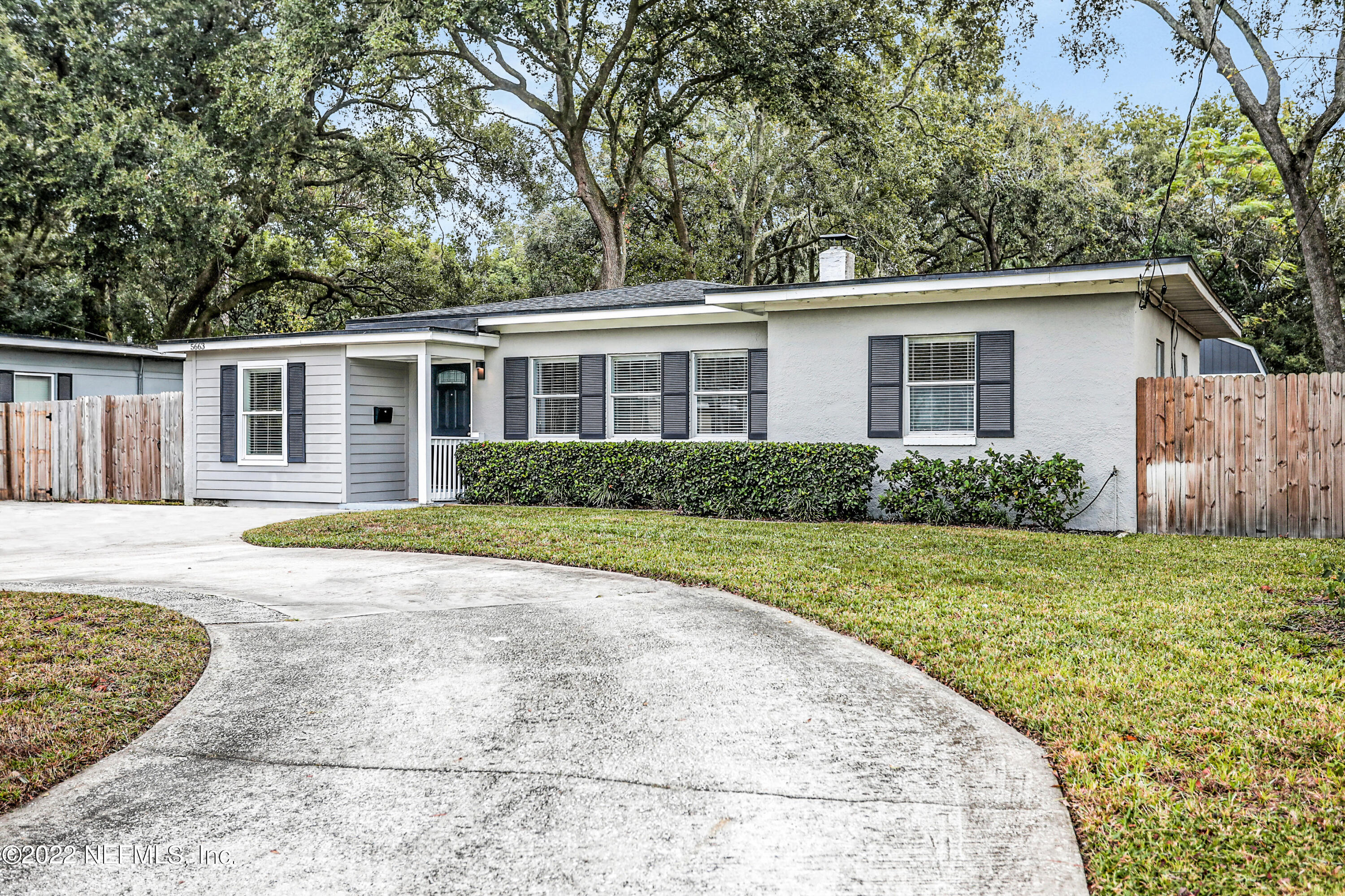 5663 Graywood Road Jacksonville, FL 32207 - Photo 4 of 30 LJ9A1842