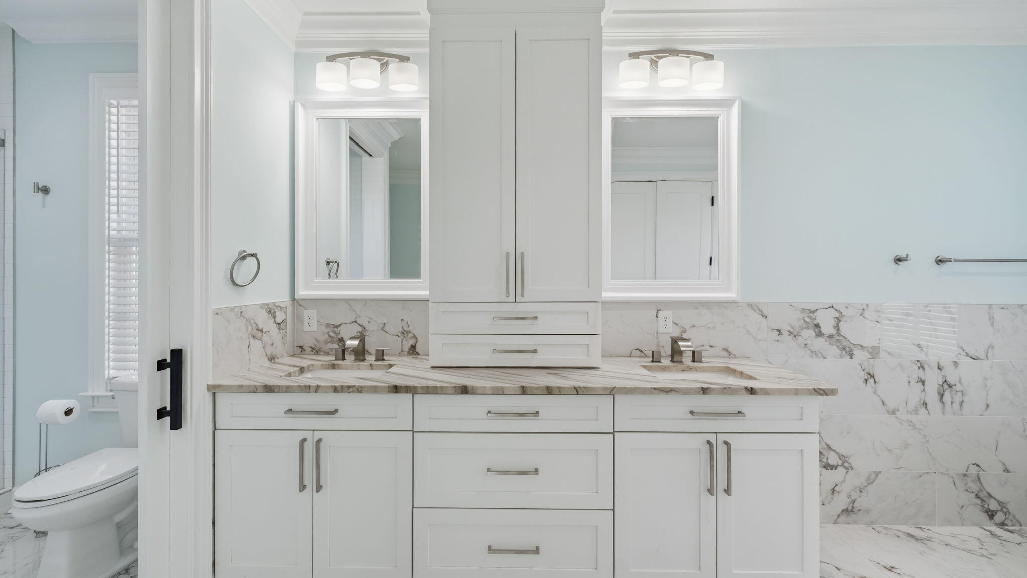 165 Staggerbush Street Freeport, FL 32439 - Photo 25 of 68 a bathroom with double sink and a mirror