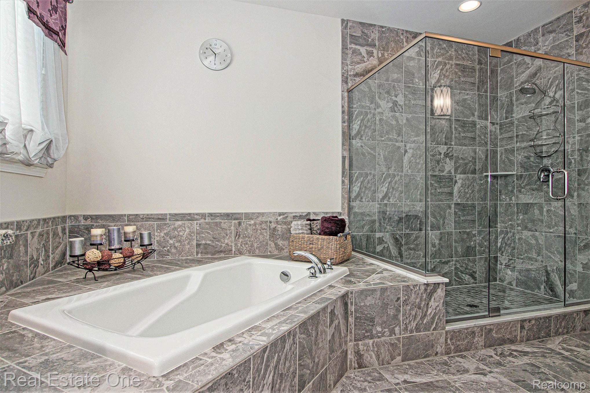 23882 Enclave Drive South Lyon, MI 48178 - Photo 18 of 29 Master bath alt view