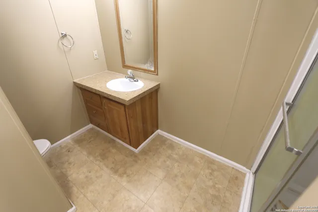 $1,650 | 221 Lost Trail Drive, La Vernia, TX 78121