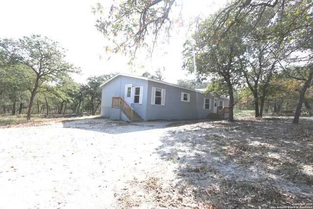 $1,650 | 221 Lost Trail Drive, La Vernia, TX 78121