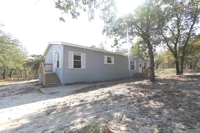 $1,650 | 221 Lost Trail Drive, La Vernia, TX 78121