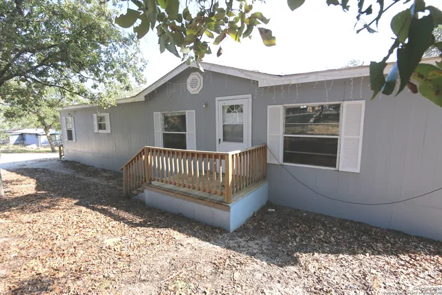 $1,650 | 221 Lost Trail Drive, La Vernia, TX 78121