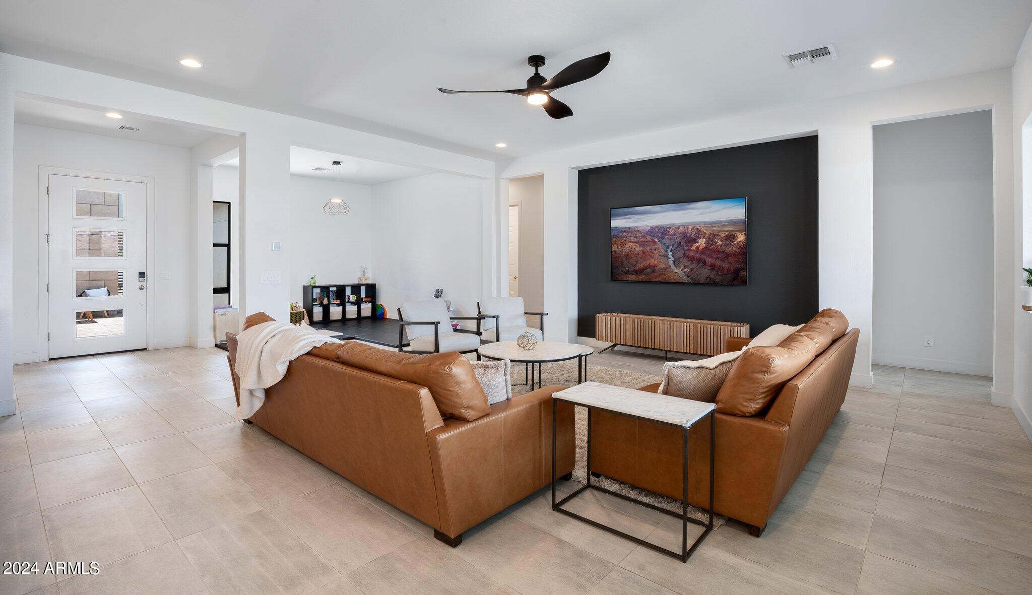 812 East Summerside Road Phoenix, AZ 85042 - Photo 9 of 64