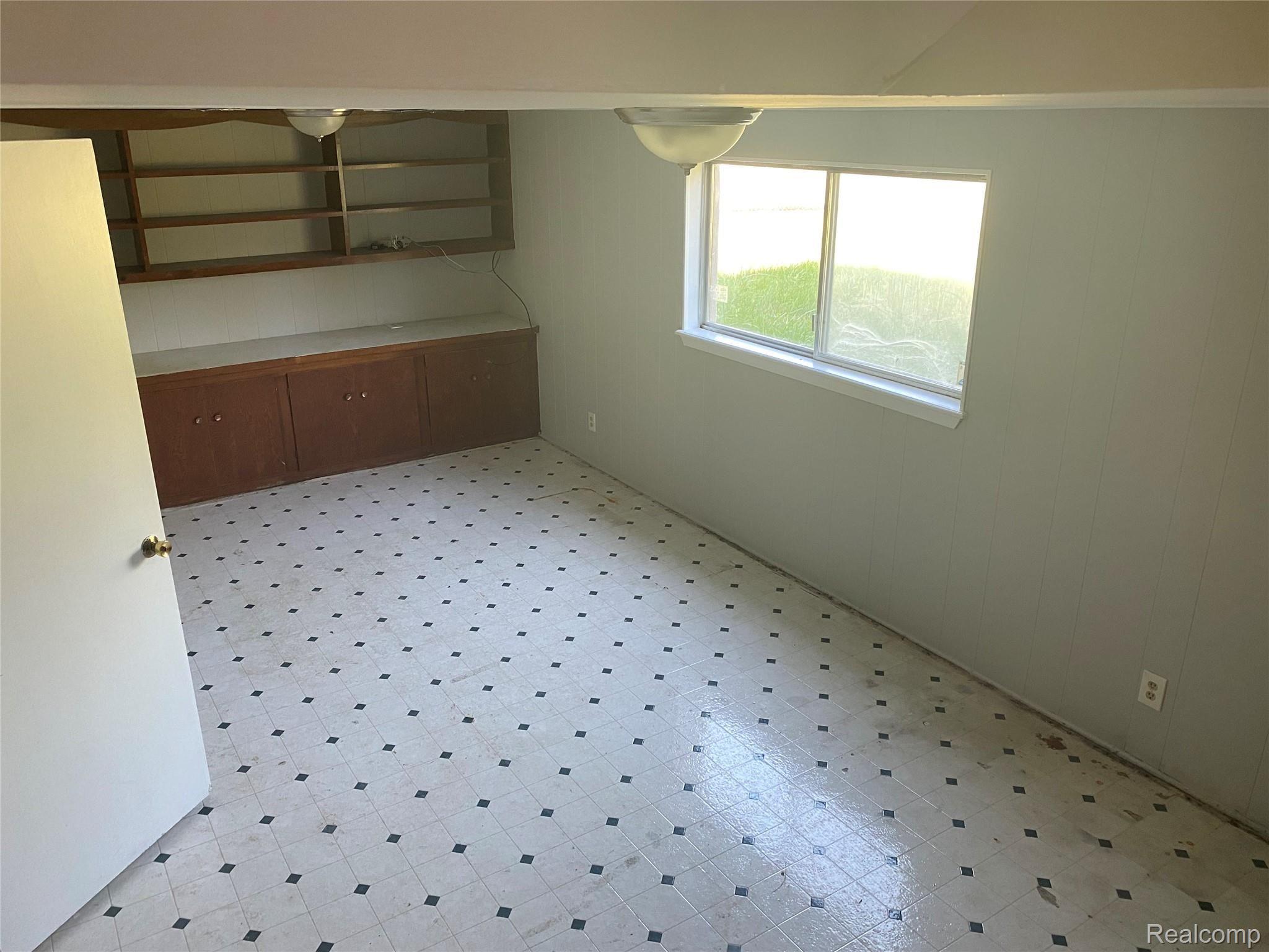 3569 Ridgecliffe Drive Flint, MI 48532 - Photo 11 of 13 IMG-3578.jpg