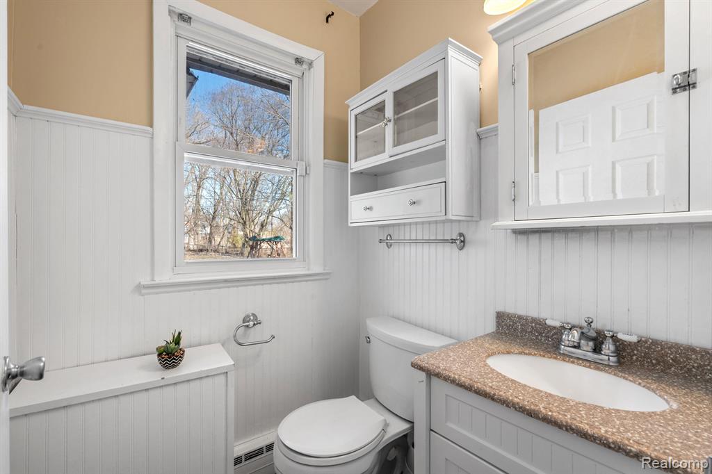 19081 Collinson Avenue Eastpointe, MI 48021 - Photo 14 of 31