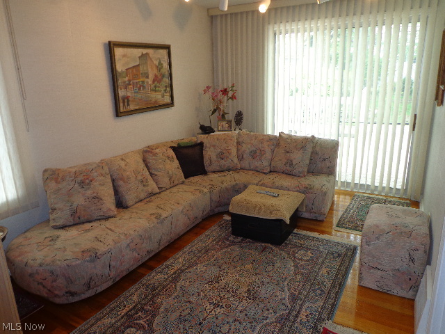4238 Stilmore Road Cleveland, OH 44121 - Photo 6 of 18