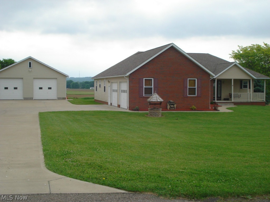 7108 Lardon Road Malvern, OH 44644 - Photo 3 of 22 Gallery Image 3