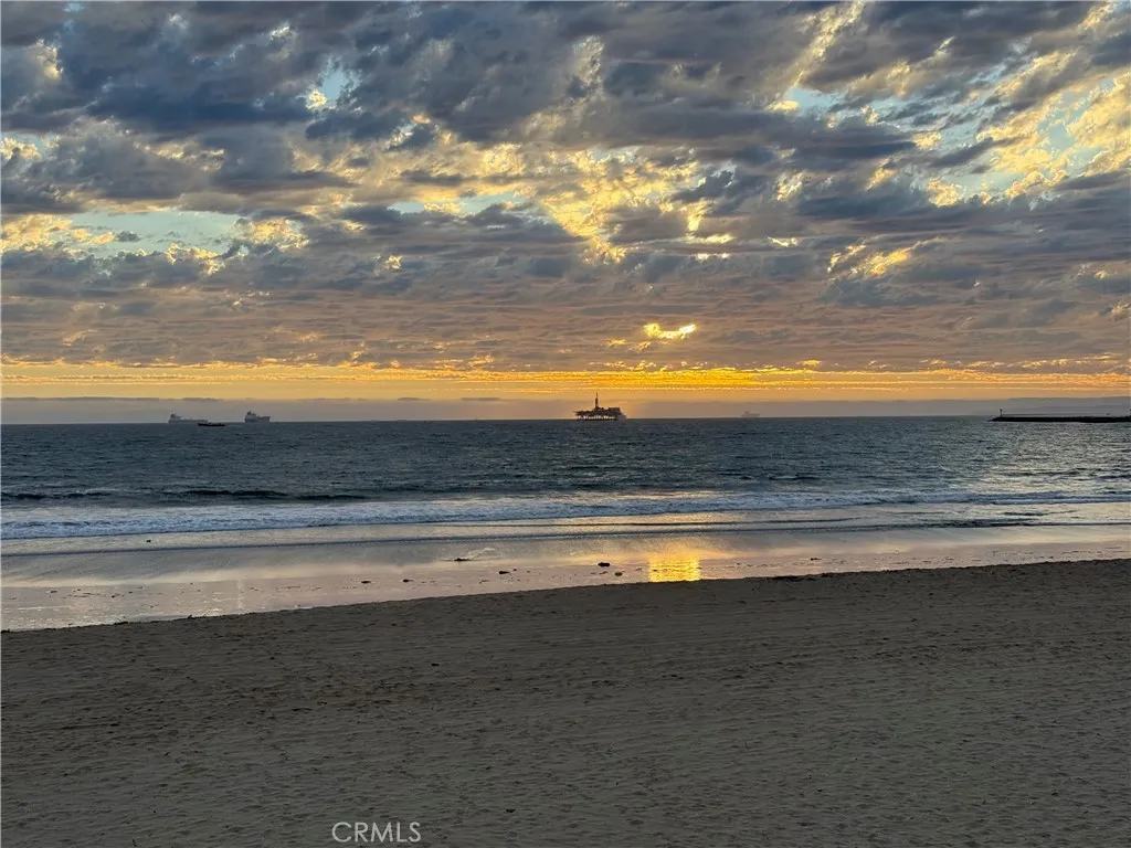 87 Surfside Avenue Surfside, CA 90743 - Photo 2 of 14 a view of an ocean