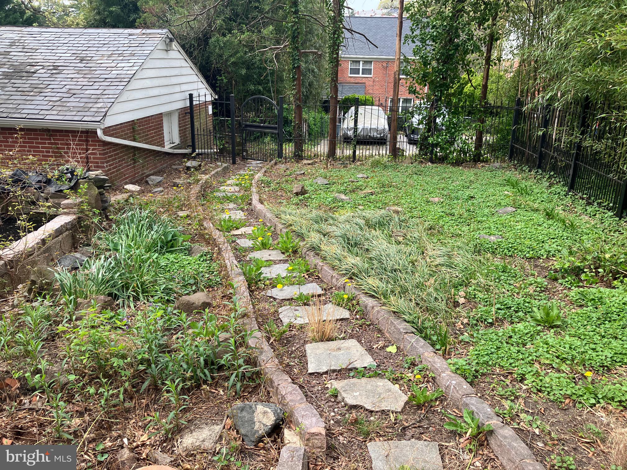 4008 Deepwood Road Baltimore, MD 21218 - Photo 13 of 18 a backyard of a house with table and chairs