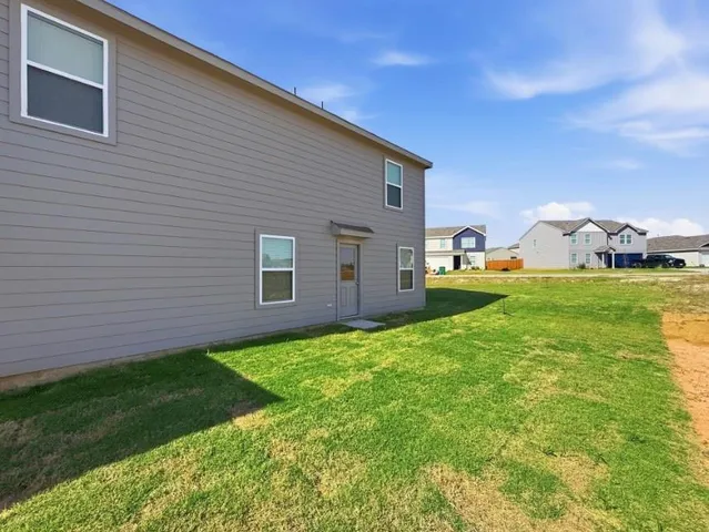 $2,200 | 501 Sycamore Court, Granbury, TX 76048