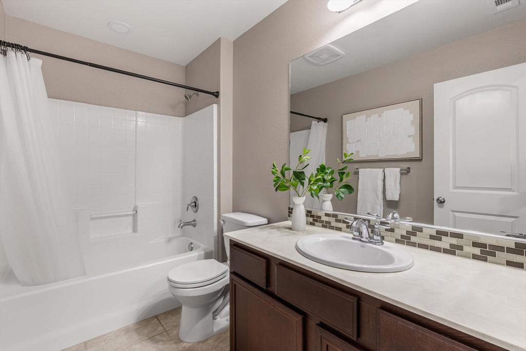 1401 Pershing Road Chula Vista, CA 91913 - Photo 50 of 74 3rd floor full bathroom