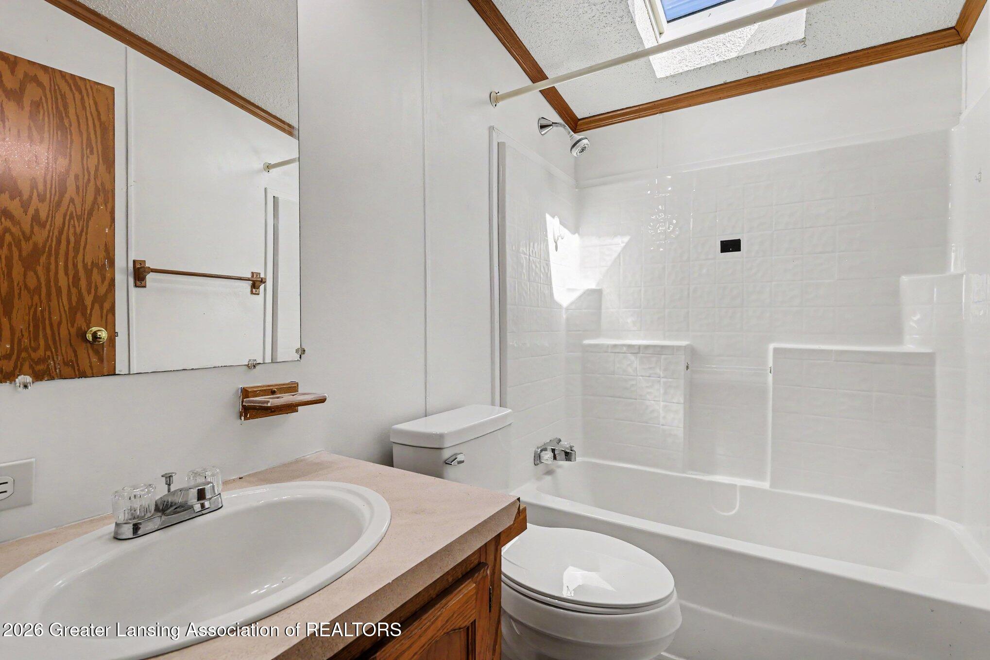 4270 Trumble Road Jackson, MI 49201 - Photo 20 of 31 Main Bath