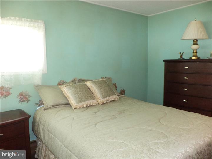 83 Border Rock Road Levittown, PA 19057 - Photo 8 of 12 Gallery Image 8