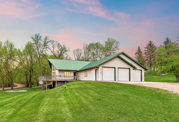 $675,000 | 2181 Hazel Hill Road Southeast, Alexandria, MN 56308