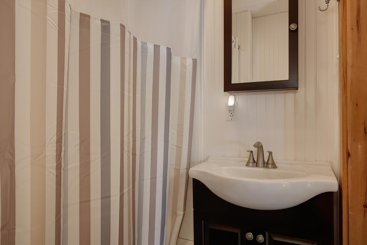 429 West Bay Road Gouldsboro, ME 04607 - Photo 25 of 55 Guest Bath