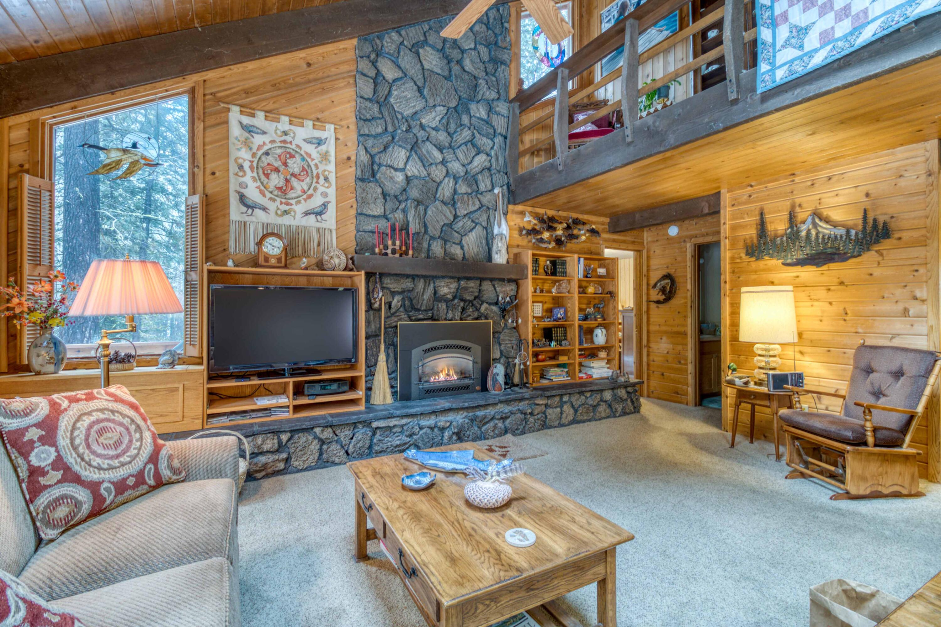70766 Bitter Root, Unit SM12 Black Butte Ranch, OR 97759 - Photo 10 of 37 Fireplace
