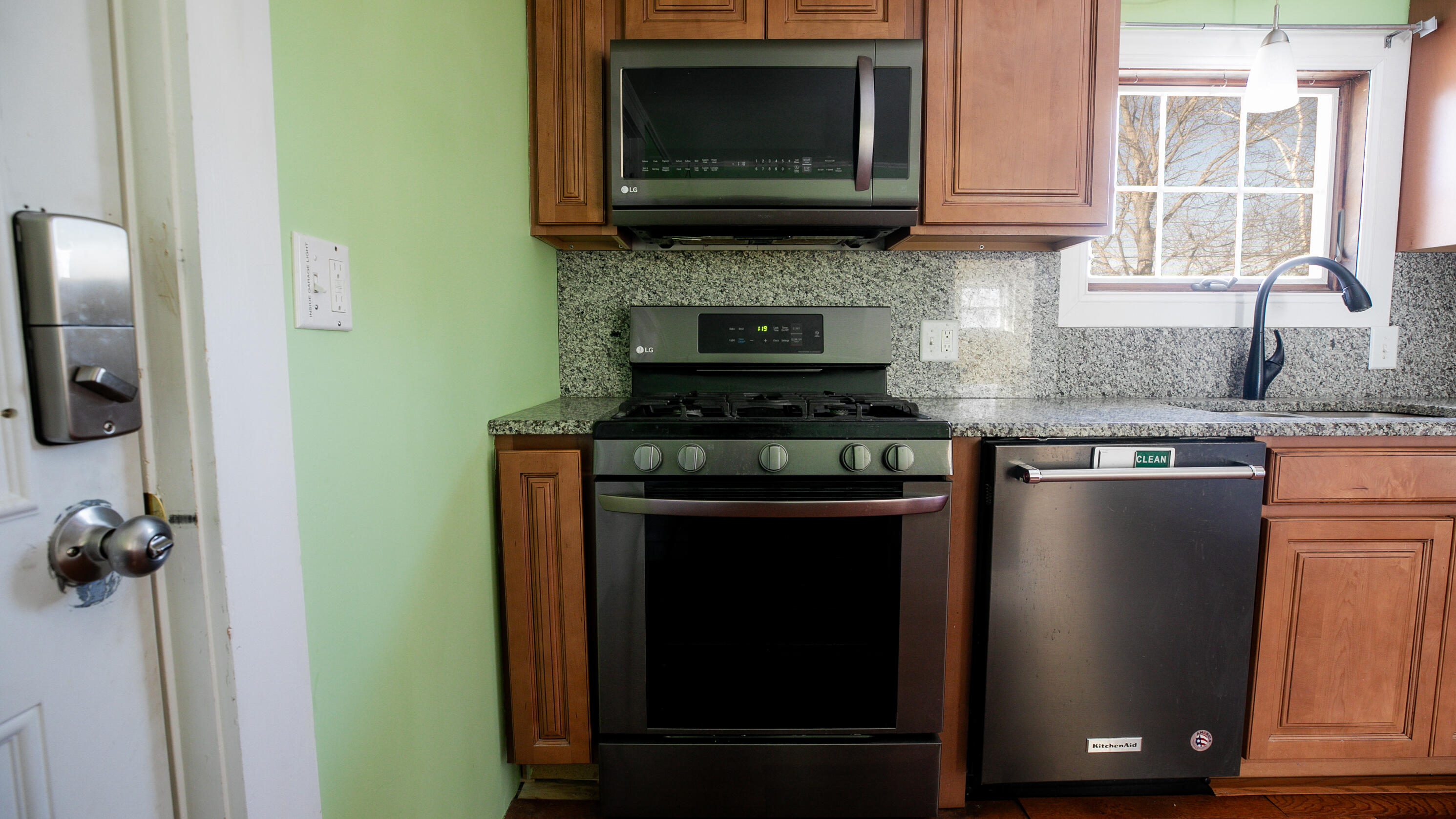 247 Burleigh Road Bangor, ME 04401 - Photo 11 of 88 247BurleighRdBangor_jan_2026-87