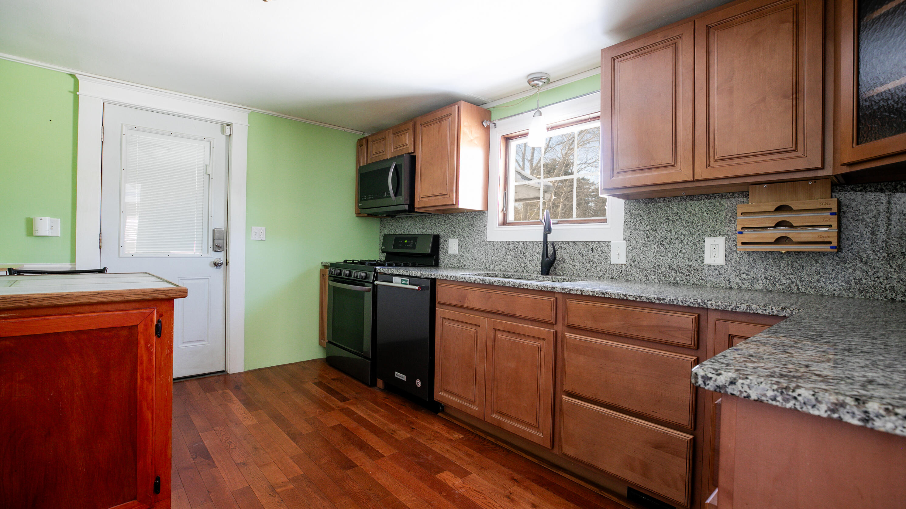 247 Burleigh Road Bangor, ME 04401 - Photo 9 of 88 247BurleighRdBangor_jan_2026-89