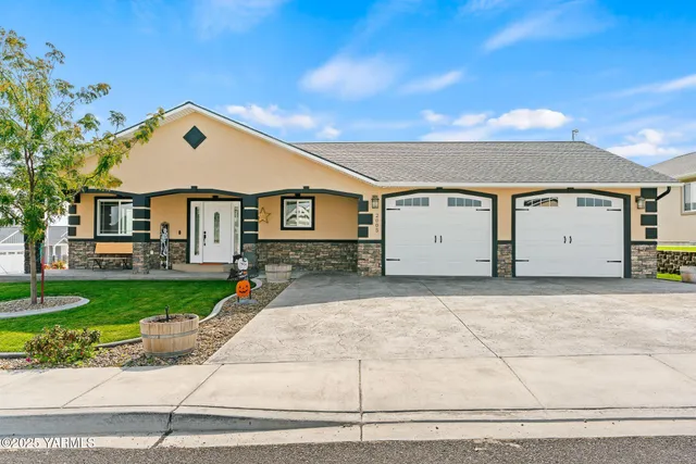 $450,000 | 2005 Jennifer Drive, Granger, WA 98932