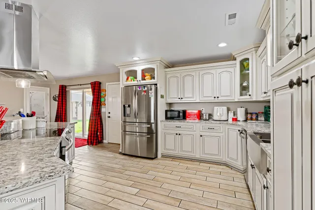 $450,000 | 2005 Jennifer Drive, Granger, WA 98932