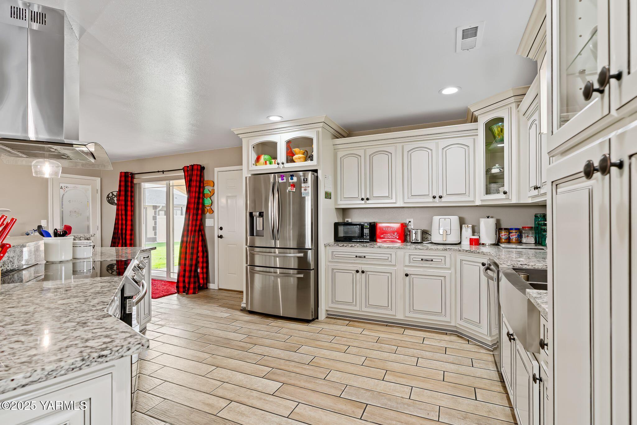 2005 Jennifer Drive Granger, WA 98932 - Photo 11 of 26 a kitchen with refrigerator and cabinets