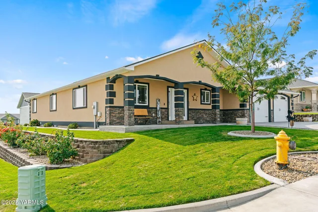 $450,000 | 2005 Jennifer Drive, Granger, WA 98932