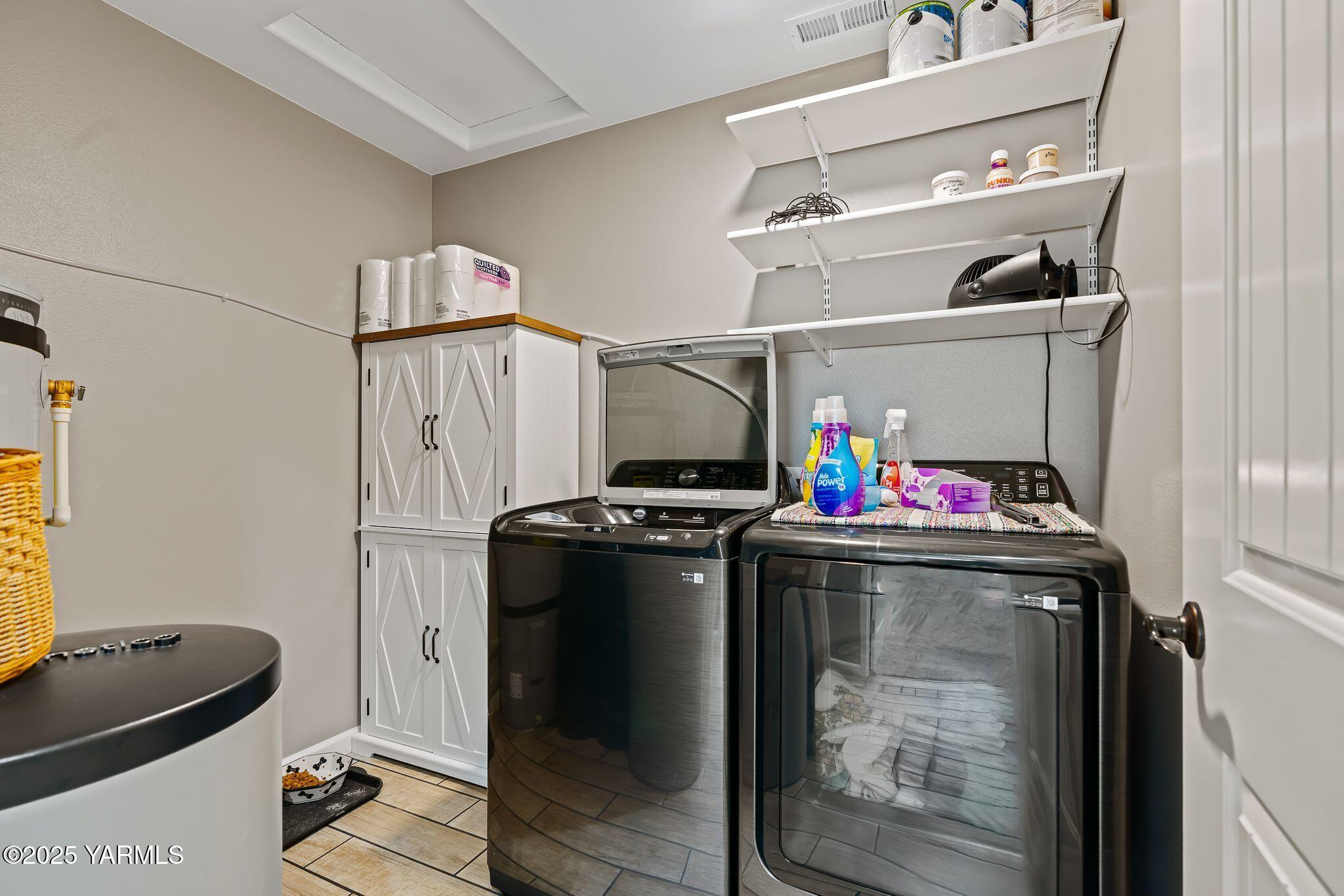 2005 Jennifer Drive Granger, WA 98932 - Photo 22 of 26 a storage room with washer and dryer