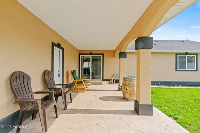 $450,000 | 2005 Jennifer Drive, Granger, WA 98932