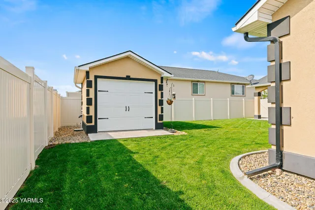 $450,000 | 2005 Jennifer Drive, Granger, WA 98932