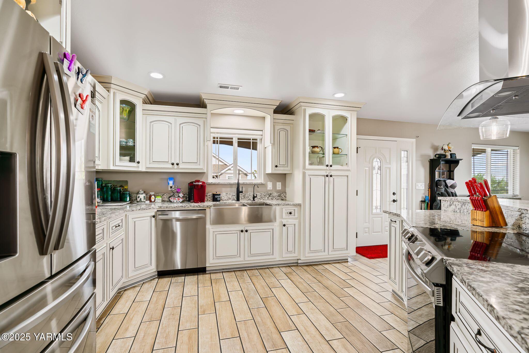 2005 Jennifer Drive Granger, WA 98932 - Photo 10 of 26 a kitchen that has a lot of cabinets and refrigerator