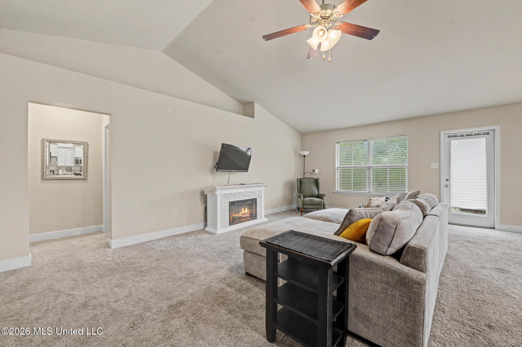 6245 Roxanne Way Biloxi, MS 39532 - Photo 4 of 34 004