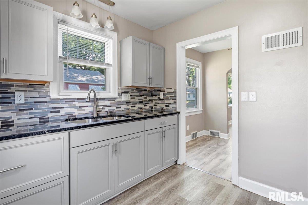 2359 South 7th Street Springfield, IL 62703 - Photo 9 of 26