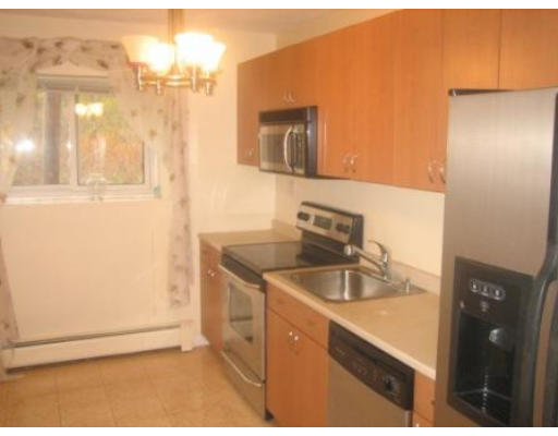 39-3 Westgate Road, Unit 393 Boston, MA 02467 - Photo 4 of 7