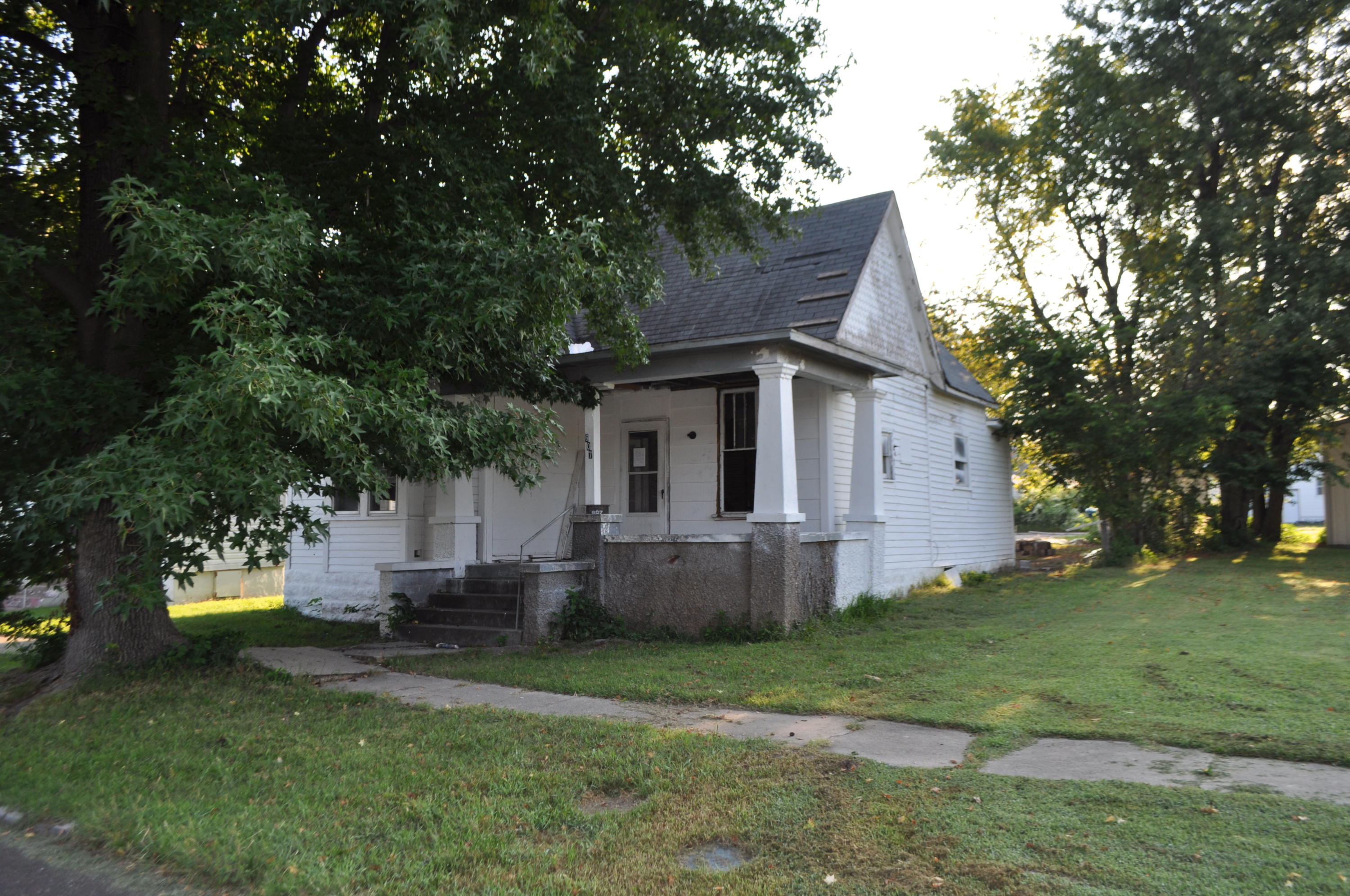 607 5th Street Monett, MO 65708 - Photo 1 of 1 DSC_0745