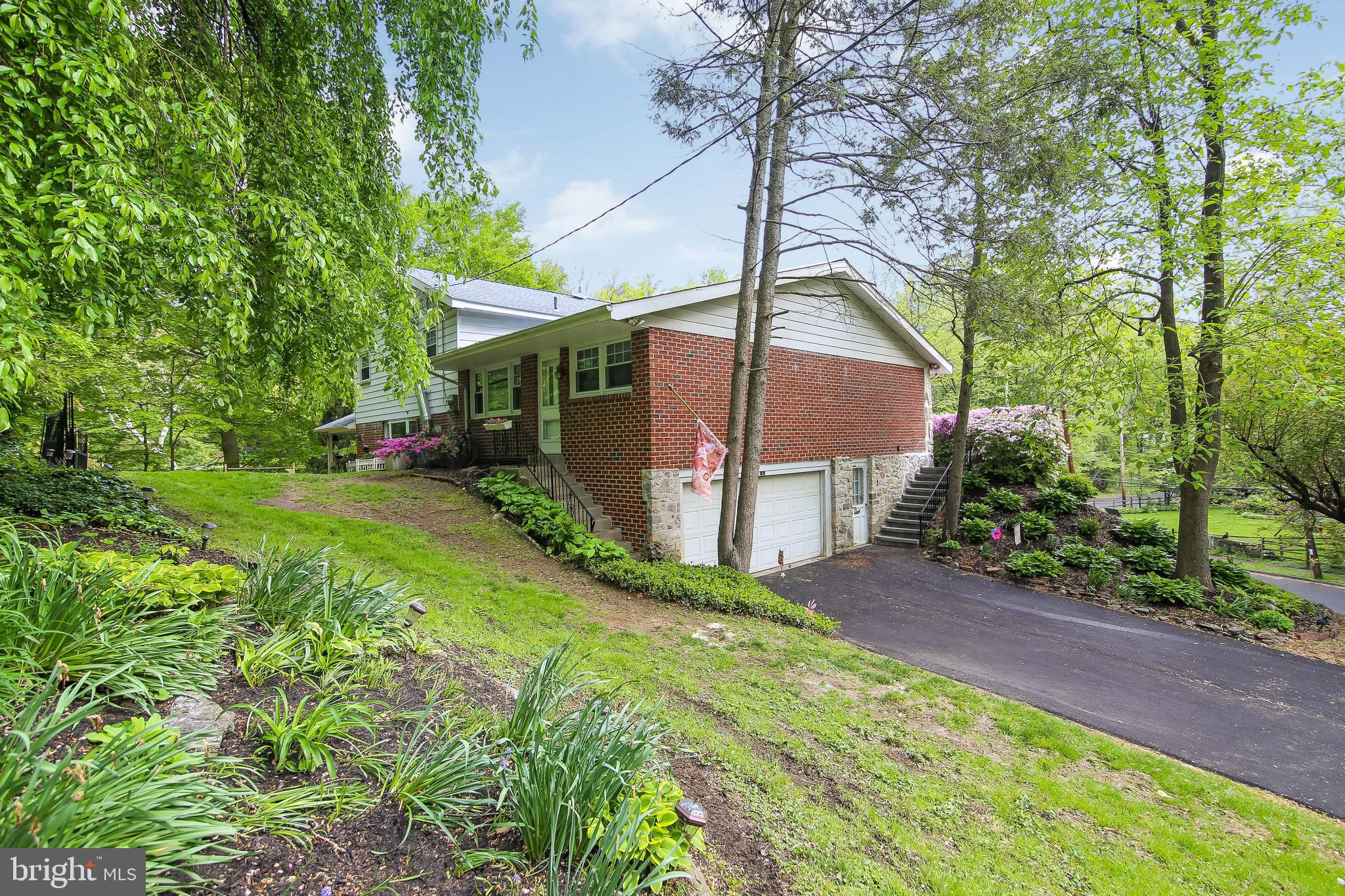 1089 Old Ford Road Huntingdon Valley, PA 19006 - Photo 2 of 37