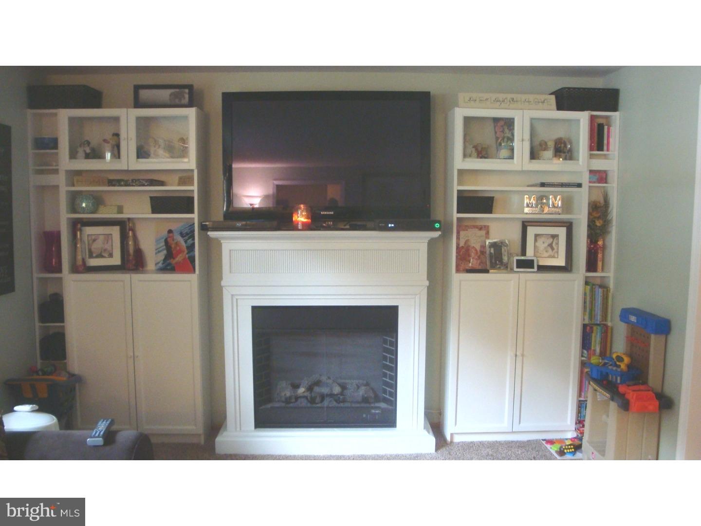 2492 Lenola Road Cinnaminson, NJ 08077 - Photo 5 of 25 Living Room