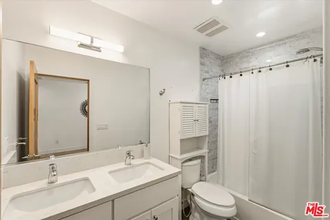 $1,675,000 | 2522 South Bundy Drive, Los Angeles, CA 90064