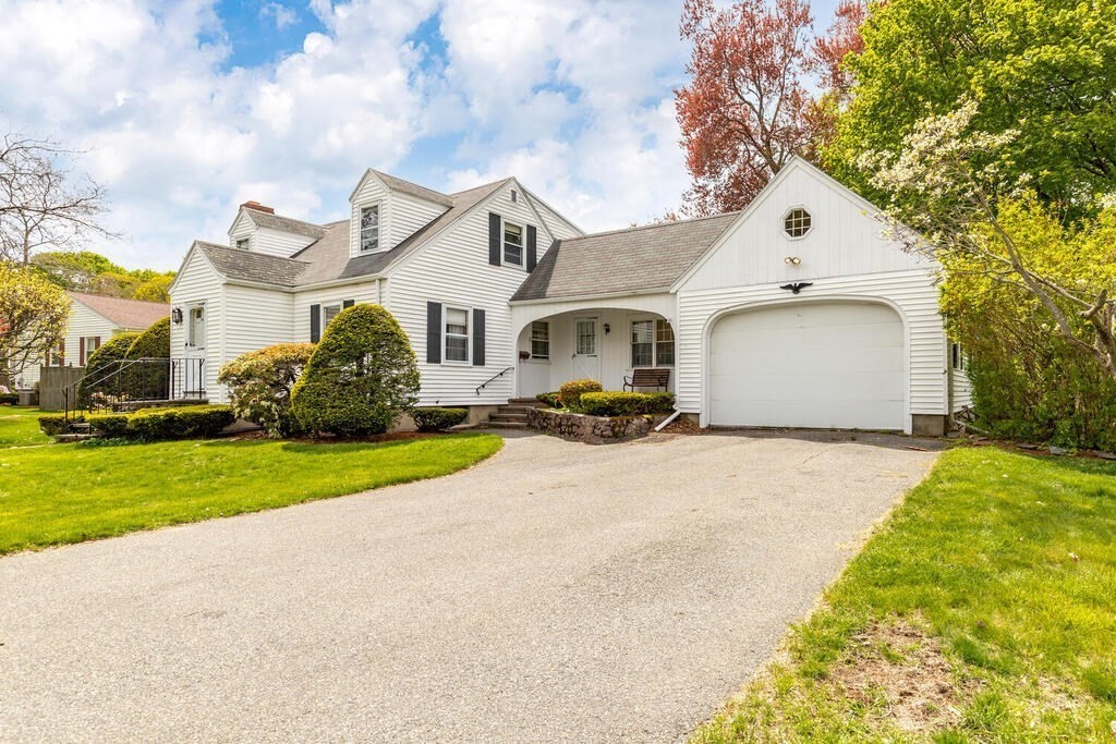 110 Sycamore Road Melrose, MA 02176 - Photo 3 of 33 Gallery Image 3