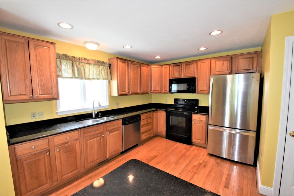 12 Maranook Road Worcester, MA 01606 - Photo 6 of 40 Gallery Image 6