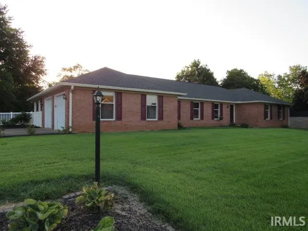 $299,900 | 1117 Pinehurst Drive, Mount Vernon, IN 47620