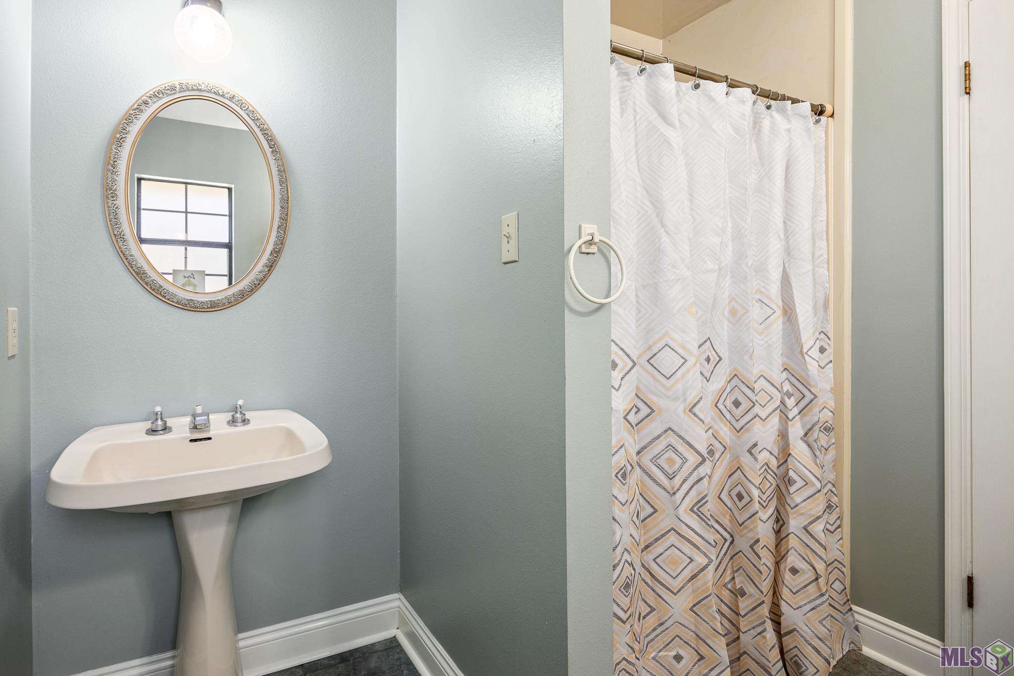 14050 Harry Savoy Road St. Amant, LA 70774 - Photo 16 of 31