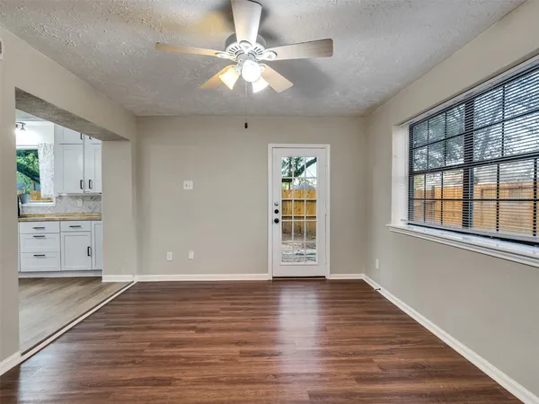 $2,100 | 414 North Avenue C, Humble, TX 77338