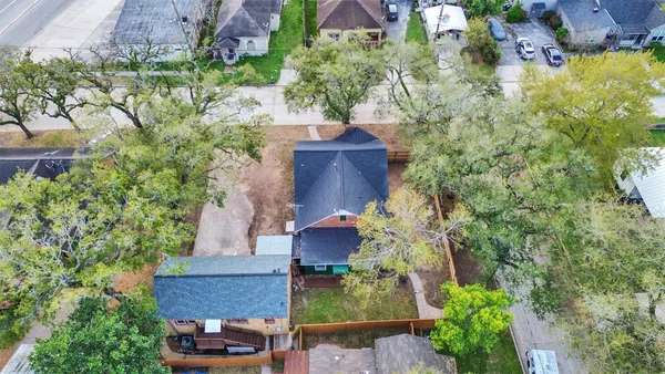 $2,100 | 414 North Avenue C, Humble, TX 77338