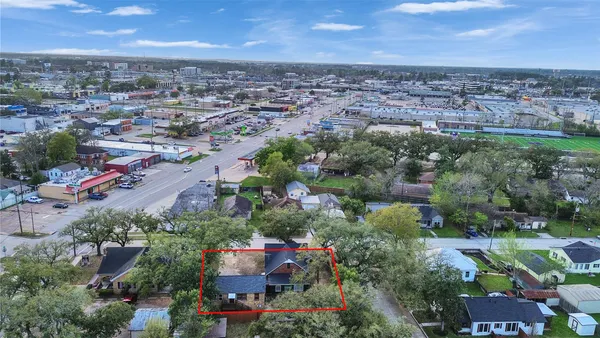 $2,100 | 414 North Avenue C, Humble, TX 77338