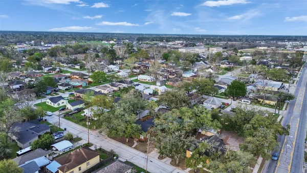 $2,100 | 414 North Avenue C, Humble, TX 77338