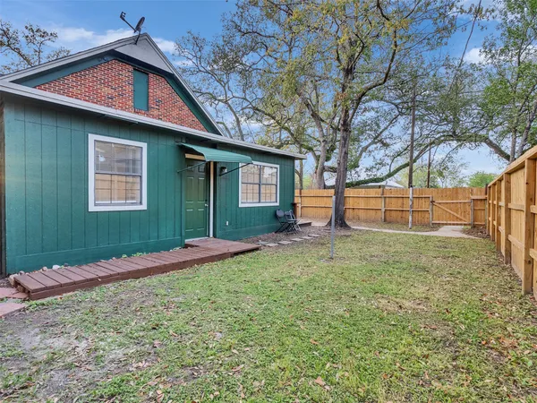a view of backyard of house