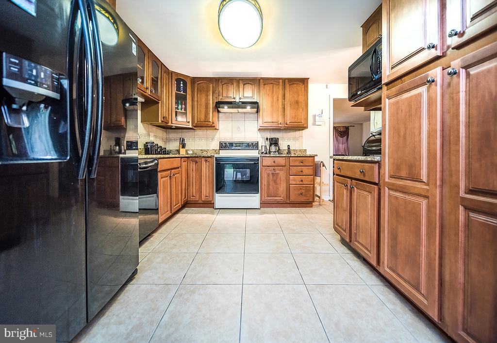 5012 Nicholas Road Waldorf, MD 20601 - Photo 3 of 19 Kitchen
