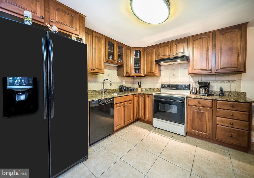 5012 Nicholas Road Waldorf, MD 20601 - Photo 5 of 19 Kitchen